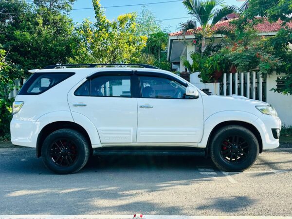 FORTUNER	2012	4X4	D	1	WHITE	160000	13.90	TN09BR2459 - Image 2