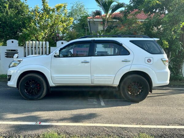 FORTUNER	2012	4X4	D	1	WHITE	160000	13.90	TN09BR2459 - Image 5