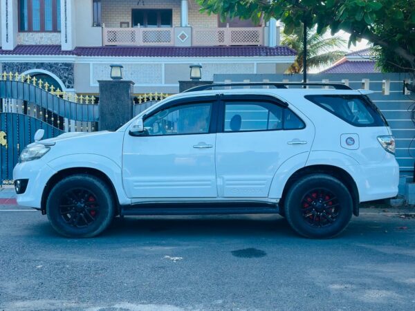 FORTUNER	2012	4X4	D	1	WHITE	160000	13.90	TN09BR2459 - Image 12